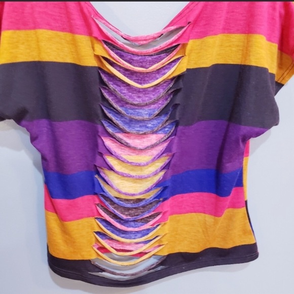 💜 3 for $18 or 5 for $25 💜 Love J Shredded striped crop top - Picture 3 of 4